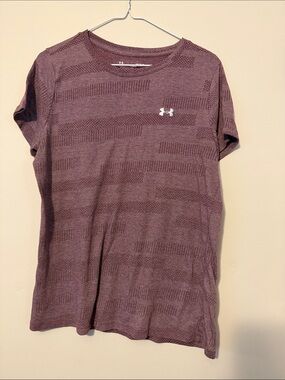 Under Armour Women's Short-Sleeve Seamless Top — Plum size LG like new